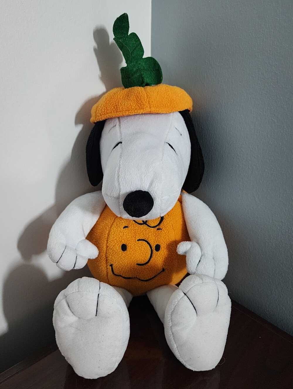 Hallmark Peanuts Snoopy Charlie Brown Jack-O-Lantern Plush Stuffed Animal EUC